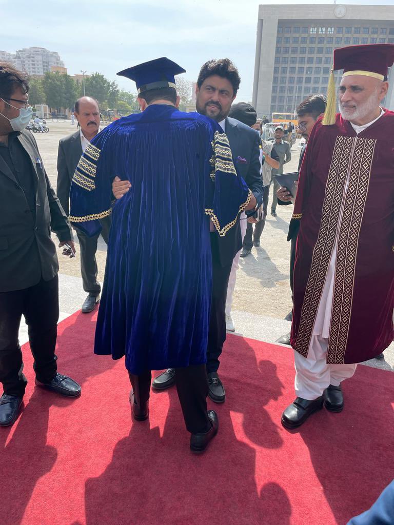 humzatabani's tweet photo. "𝐊𝐚𝐬𝐛𝐢𝐭 𝟏𝟏𝐭𝐡 𝐂𝐨𝐧𝐯𝐨𝐜𝐚𝐭𝐢𝐨𝐧"
Attended as Guest of Honour &amp; Speaker. Ceremony was attended by hundreds of graduates from Chief Guest Governor Sindh Mr. Kamran Tessori.

#Kasbit #Kasbians #Convocation #Ceremony #Event #ForYou #Karachi #Gradutates @KamranTessoriPk https://t.co/MhM14EYa8L