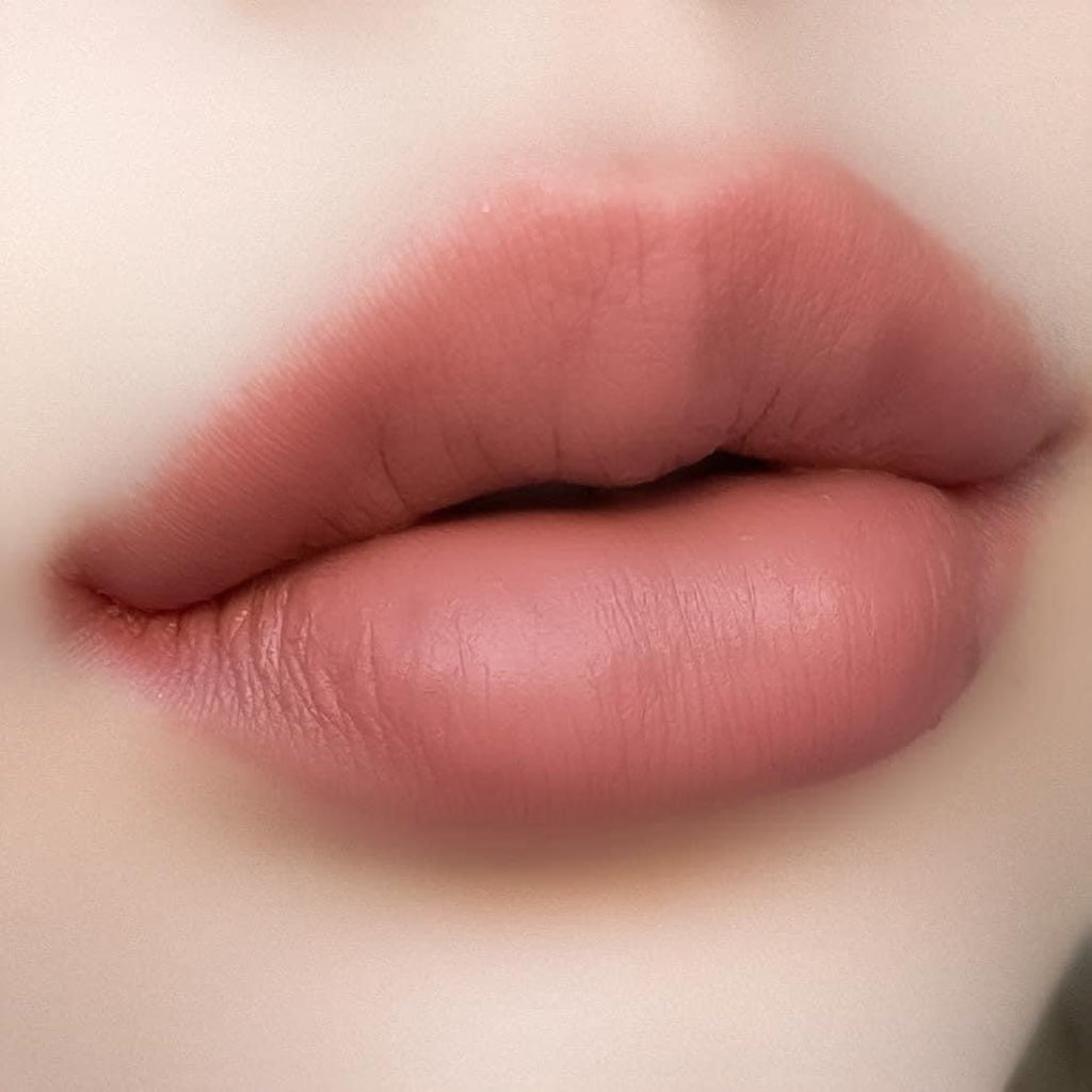 ezzahnor's tweet photo. My current favourite shade of lipstick is this gorgeous colour.

I mean, LOOK 😍

Brand: Maybelline
Code: Seductress 65 https://t.co/s28gM5ybBA