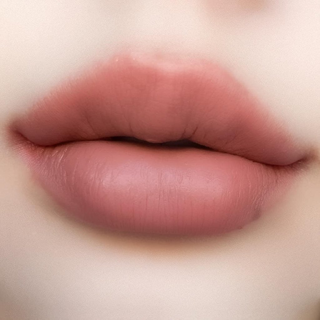 ezzahnor's tweet photo. My current favourite shade of lipstick is this gorgeous colour.

I mean, LOOK 😍

Brand: Maybelline
Code: Seductress 65 https://t.co/s28gM5ybBA