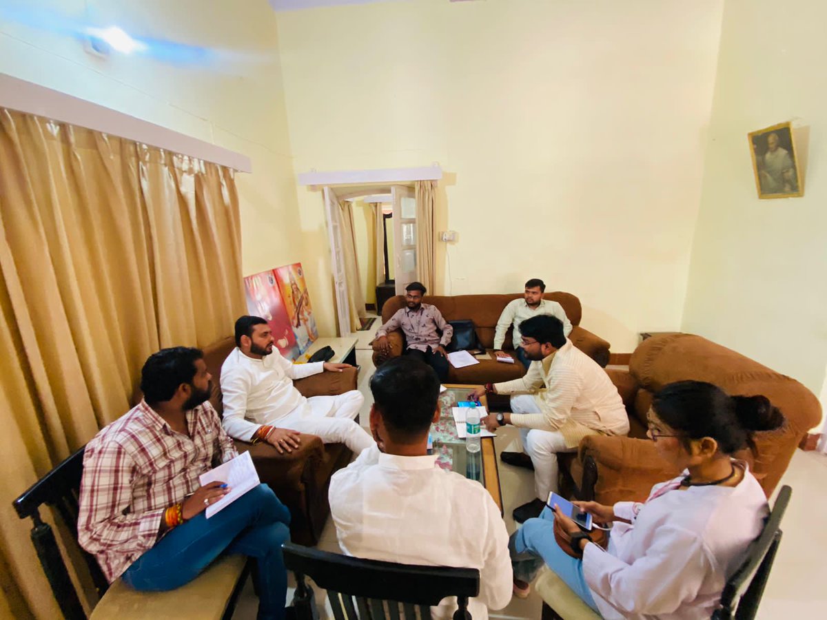 abvphamirpur_'s tweet photo. अखिल भारतीय विद्यार्थी परिषद उरई विभाग की विभाग समिति की बैठक हमीरपुर जिले के राठ नगर में संपन्न हुई , बैठक में अंशुल विद्यार्थी जी प्रांत संगठन मंत्री एवं आकाश कुशवाहा जी विभाग संगठन मंत्री की विशेष उपस्थिति रही
@AnshulVidyarthi @abvpforkanpur 
@iakashkush @NirbhayPratap_ 
#Abvp https://t.co/ZYke2odgTJ