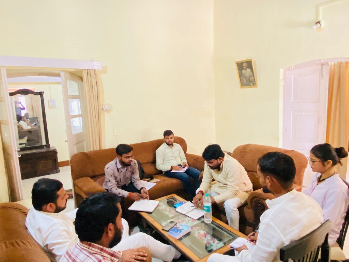 abvphamirpur_'s tweet photo. अखिल भारतीय विद्यार्थी परिषद उरई विभाग की विभाग समिति की बैठक हमीरपुर जिले के राठ नगर में संपन्न हुई , बैठक में अंशुल विद्यार्थी जी प्रांत संगठन मंत्री एवं आकाश कुशवाहा जी विभाग संगठन मंत्री की विशेष उपस्थिति रही
@AnshulVidyarthi @abvpforkanpur 
@iakashkush @NirbhayPratap_ 
#Abvp https://t.co/ZYke2odgTJ