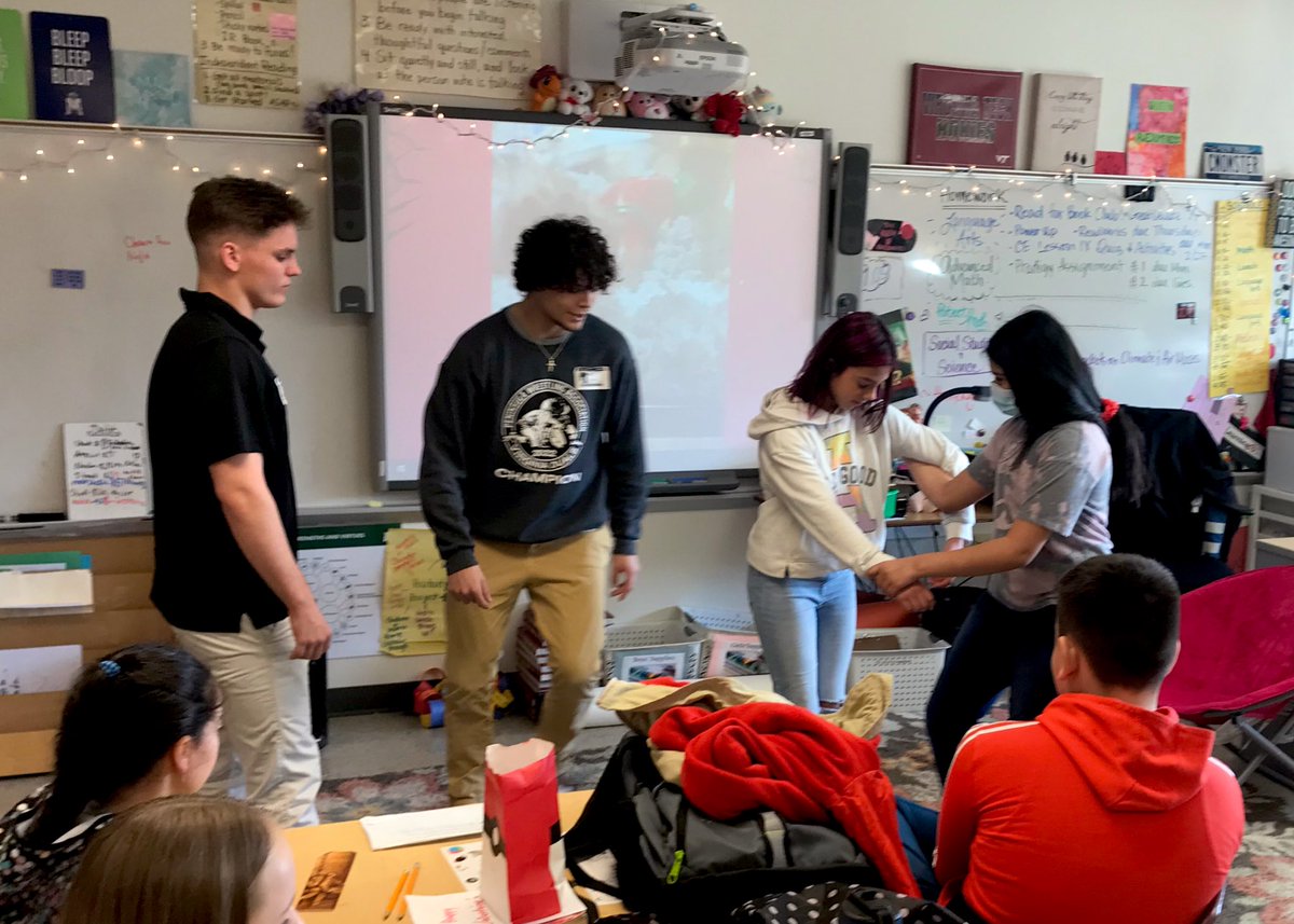 MNTNMVR_777's tweet photo. 🤼 @GMUWrestling athletes #NickFoster and #AlexFrowert taught a wrestling move to female @EagleViewES students. They were all smiles after the intriguing learning experience! (4/6)
#BeUncommon
#ICAAdoptASchool https://t.co/FLSYK1vOpR