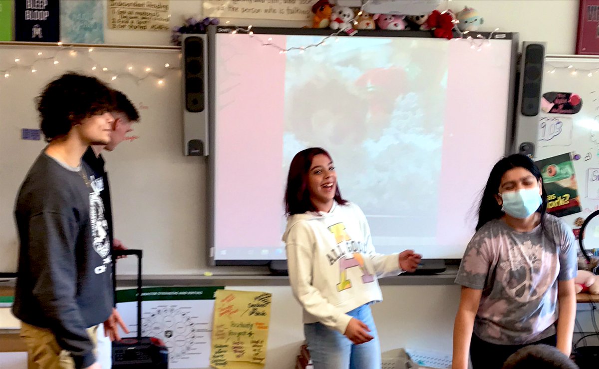MNTNMVR_777's tweet photo. 🤼 @GMUWrestling athletes #NickFoster and #AlexFrowert taught a wrestling move to female @EagleViewES students. They were all smiles after the intriguing learning experience! (4/6)
#BeUncommon
#ICAAdoptASchool https://t.co/FLSYK1vOpR