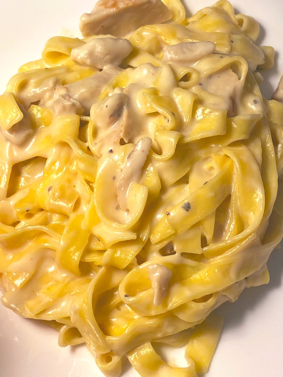 Souseman's tweet photo. #SupperTime #ChickenAlfredo #ChefOfTheHouse 😋🤤 https://t.co/0hLxXAodKE