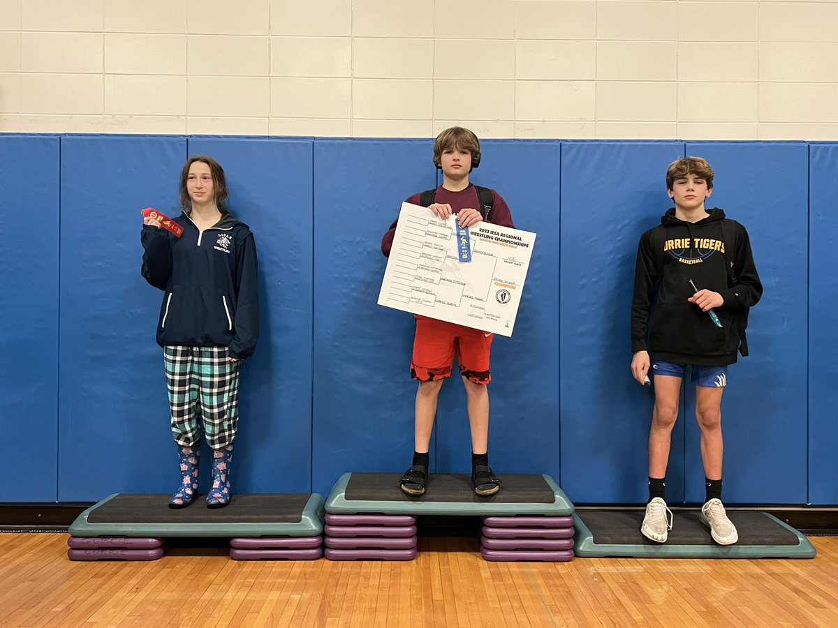 BradyMiller2027's tweet photo. Heading to sectionals.🥇at 105 lbs.  @chad_kristie @D61EJH #pinforthewin #generals #statebound 🤼‍♂️ https://t.co/mo2KeBIPSw