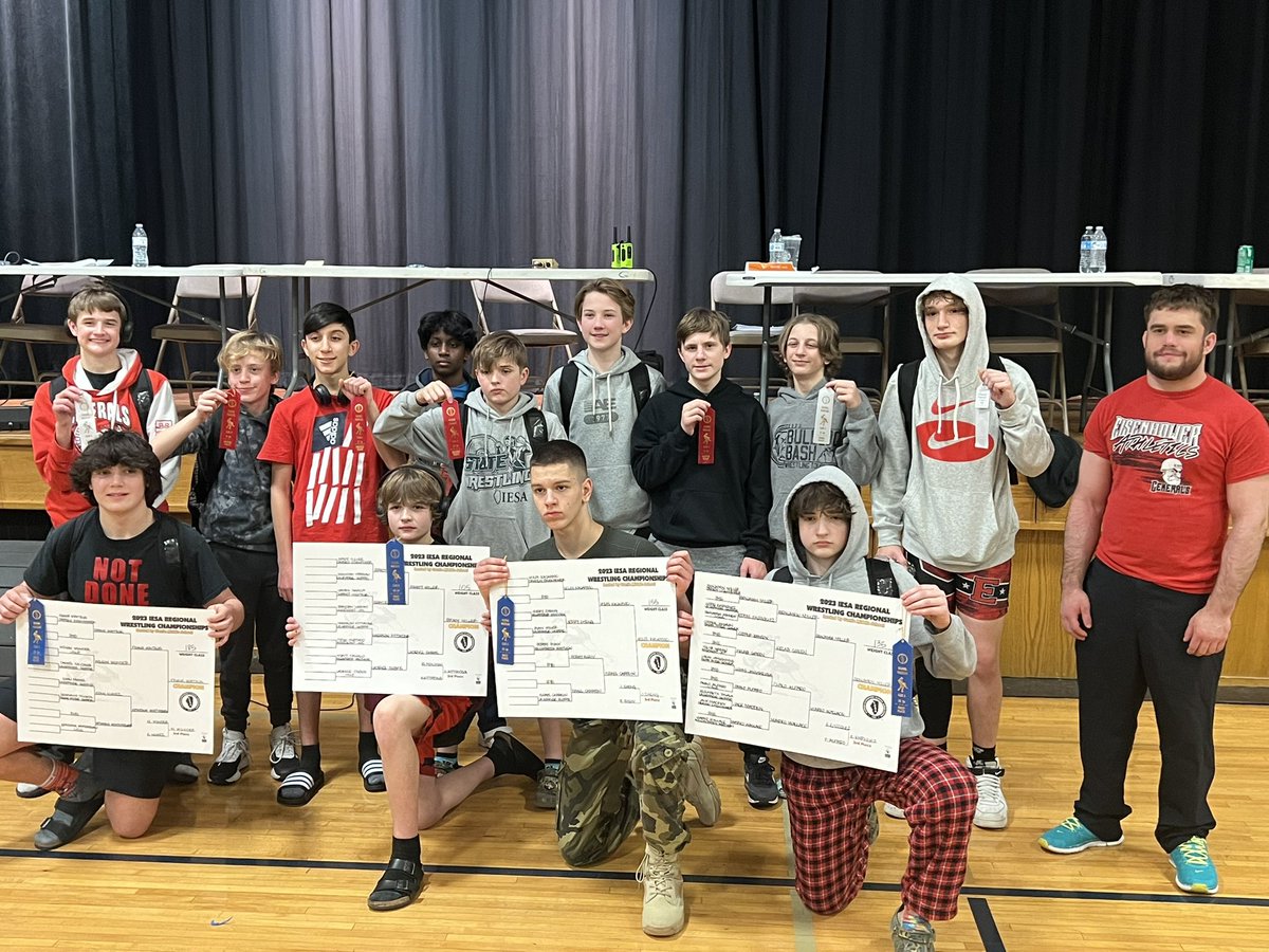 BradyMiller2027's tweet photo. Heading to sectionals.🥇at 105 lbs.  @chad_kristie @D61EJH #pinforthewin #generals #statebound 🤼‍♂️ https://t.co/mo2KeBIPSw