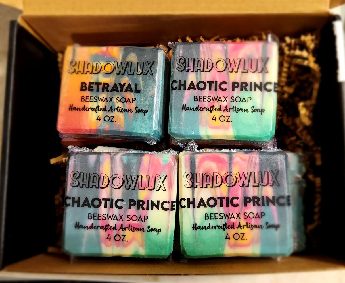 ShadowluxSoap's tweet photo. This soap is sooooo pretty! https://t.co/mNcouLqWlk