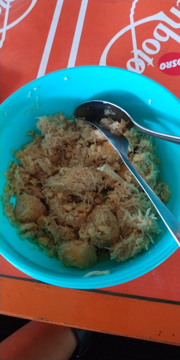 joddych's tweet photo. gimana si caranya orang pada bisa masak.

gue masak bihun, jadi kek awut2an ampas kelapa gini https://t.co/qhZN2PTqKw