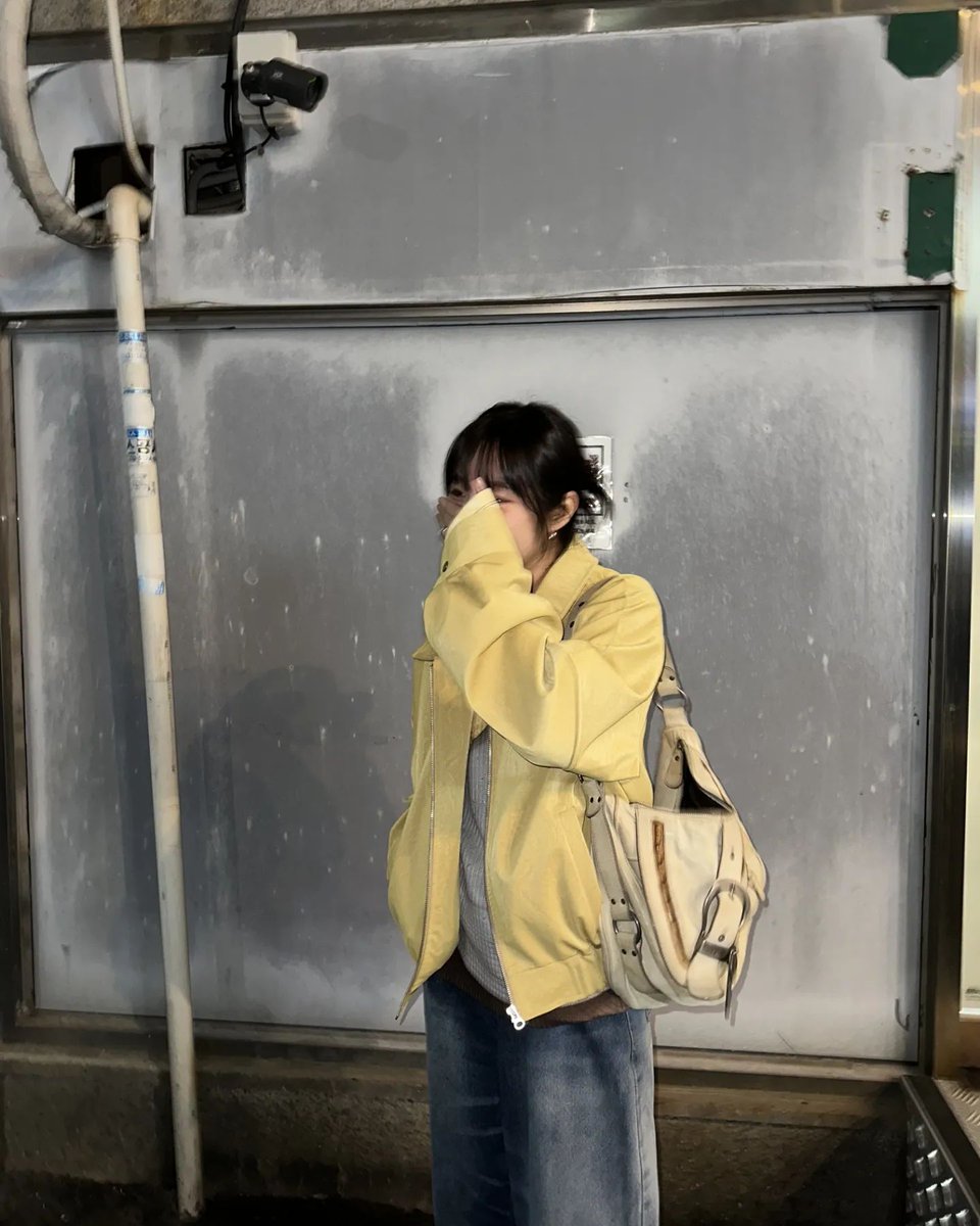 lunaestreIIad0s's tweet image. [whee_inthemood IG]

instagram.com/p/CpMbFJqvtcN/…

#MAMAMOO #WHEEIN
#마마무 #휘인