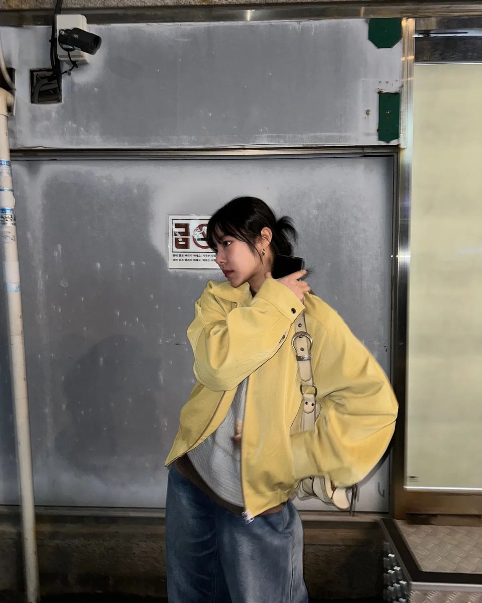 lunaestreIIad0s's tweet image. [whee_inthemood IG]

instagram.com/p/CpMbFJqvtcN/…

#MAMAMOO #WHEEIN
#마마무 #휘인