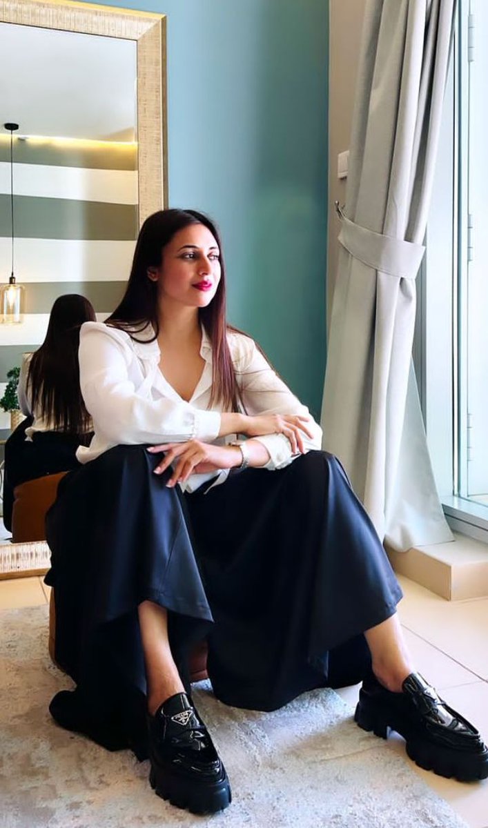 Diveklover_64's tweet photo. @Divyanka_T
my Sunshine 🌞 
You are beautiful inside and out. You are truly an amazing person . A beautiful soul.Most successful &amp; strongest personality .
MY DAILY MOTIVATION 😌❤️ 
#DivyankaTripathi 
#strongwomen
#personality #div
Love from 🇱🇰 https://t.co/5D3XOKf8nu