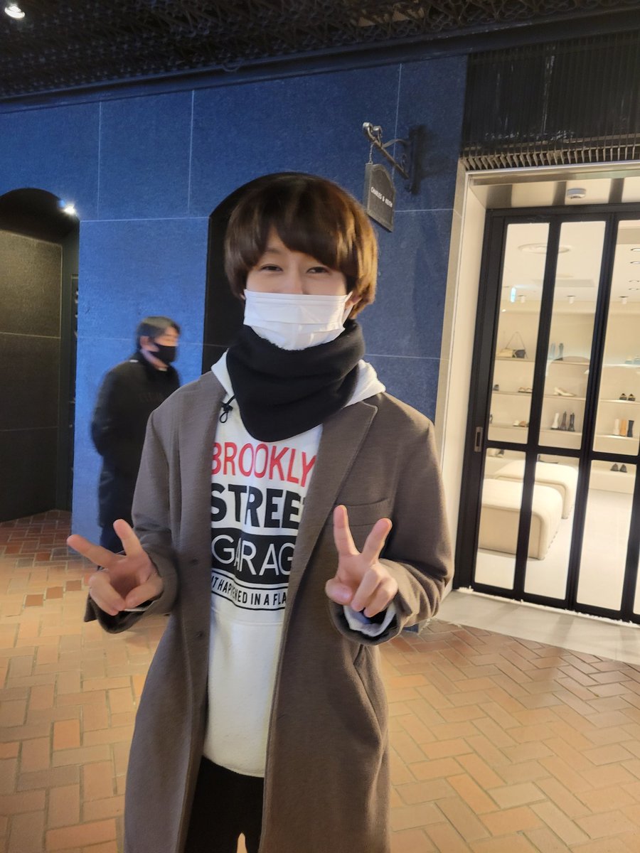 q7ad2fg's tweet photo. 本日です!頑張ります!来てください!ネタとガチトーク!花粉症がひどいです!写真はコンプライアンスの都合上今まで載せられなかった池松さんです!
#INMINEWORK
#そのうち謝る
#九地下
#ライブハウス秘密
#とし
#しおみゃん
#カロリン岡本
#金歯 https://t.co/7qgqVgoCXa