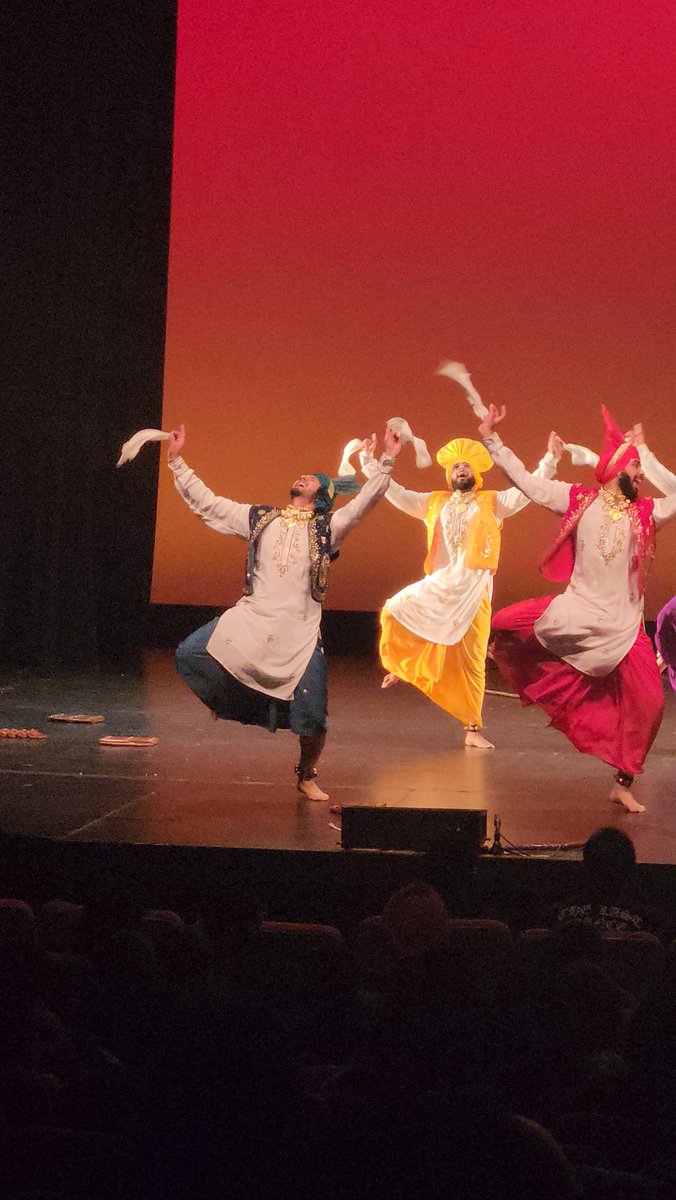 pics from vibe🏆, dancing live was one of the best experiences ever 🤞🏽