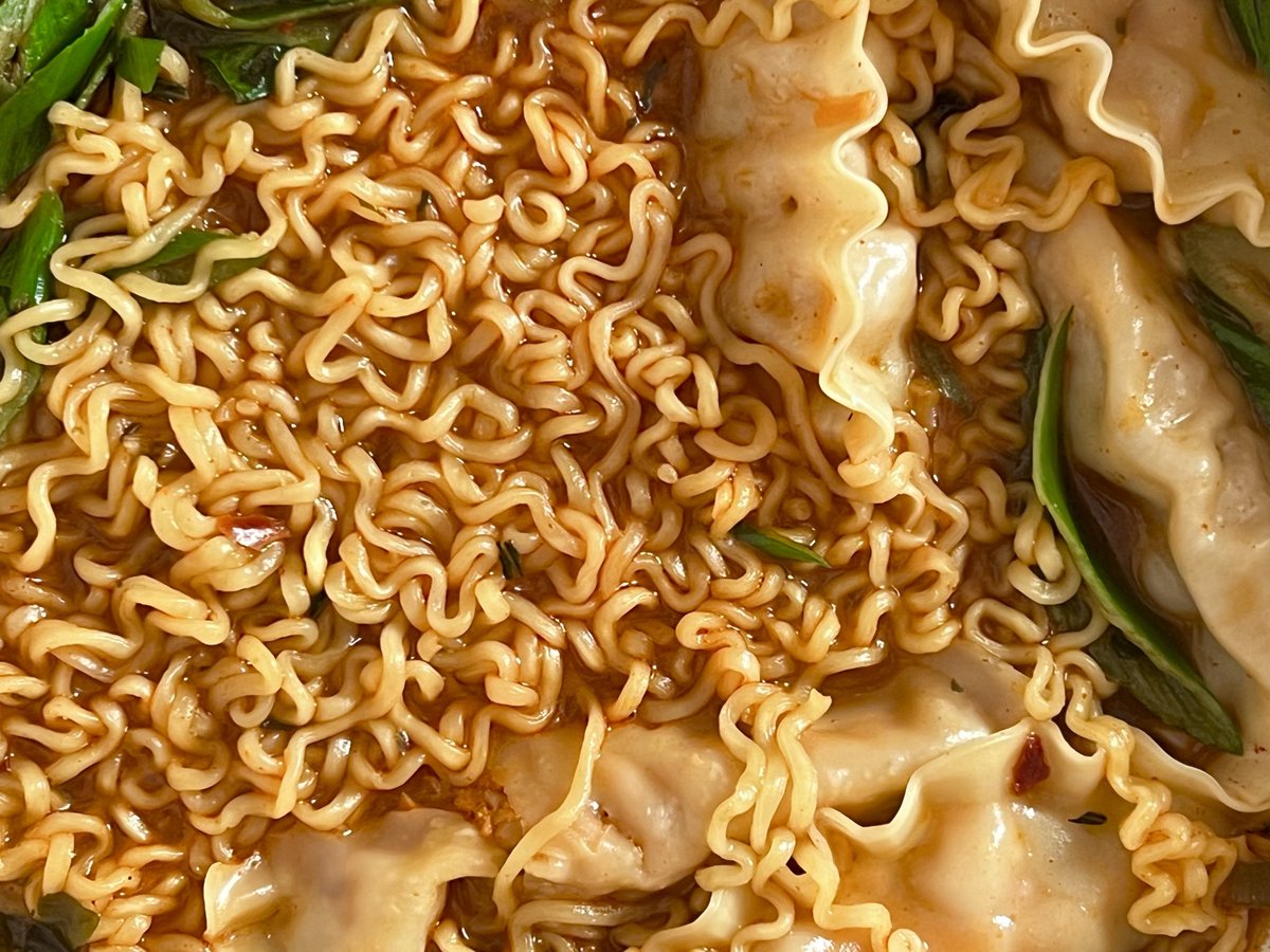 아침이니까 소박하게 라면 2개만 끓여봤어