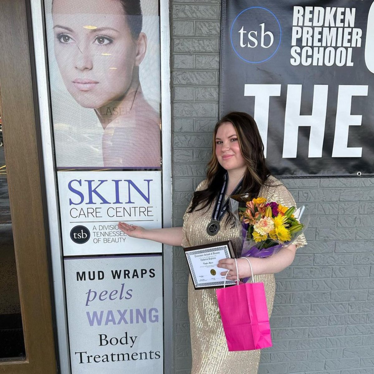 Tnschofbeauty's tweet photo. 💜Congrats Kayla! We wish you the very best in your beauty journey. We know you'll be amazing.💜
#tsbgrad #tsbforme #tsbesthetics #esthetics #skincare #beautyschool #tsbexperience https://t.co/EhvDV6LOFL