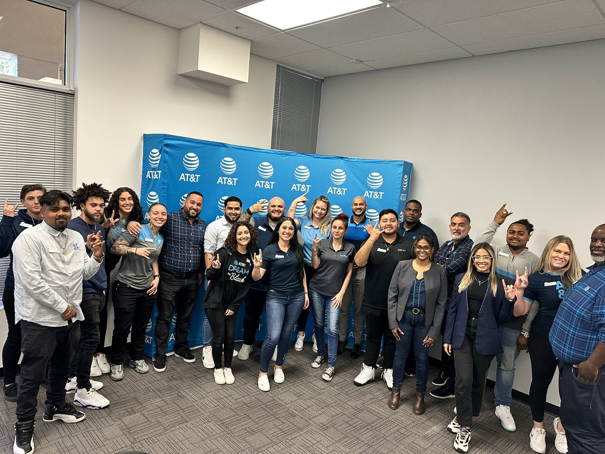 ThePalleschi's tweet photo. The OUTLAWS Movement is beyond real. Such a blessing to turn this brand into a power movement 🤘🏽 and we continue to grow‼️ thank you for the best support @katelynschwalm @DipernaTina @leonjamesatt @awada_mike @MoolooNayome @Brian_Rodriguz_ #LifeAtATT #USAWireless #Outlaws https://t.co/OtCNEwsU5a