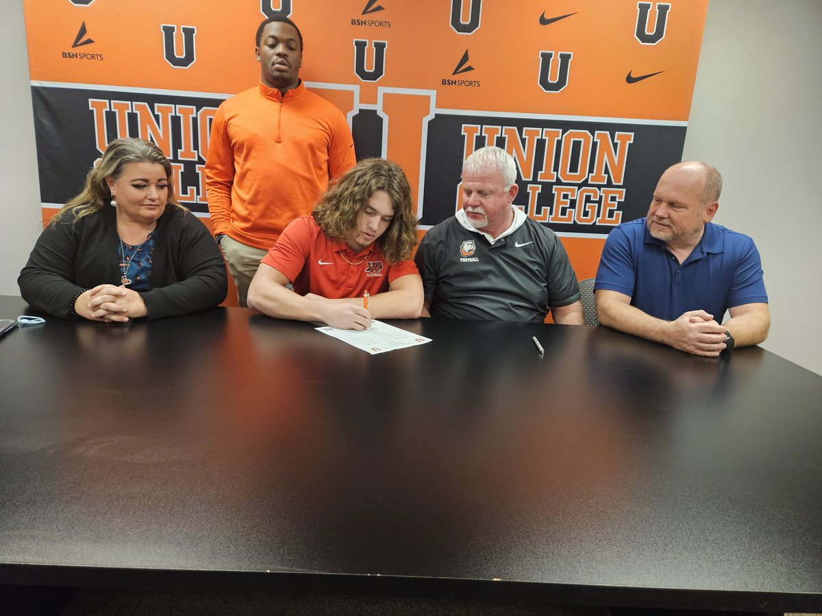 aaronvanhook5 (@aaronvanhook5) on Twitter photo Looking forward to being part of something great! Thank you coaches for making me part of the family.
<a href="/UnionBulldogs/">#RepTheU</a>
<a href="/CoachLuttrell49/">John Luttrell</a> <a href="/CoachKi33UC/">Jeremiah Mckibben</a> Looking forward to being part of something great! Thank you coaches for making me part of the family.
<a href="/UnionBulldogs/">#RepTheU</a>
<a href="/CoachLuttrell49/">John Luttrell</a> <a href="/CoachKi33UC/">Jeremiah Mckibben</a>