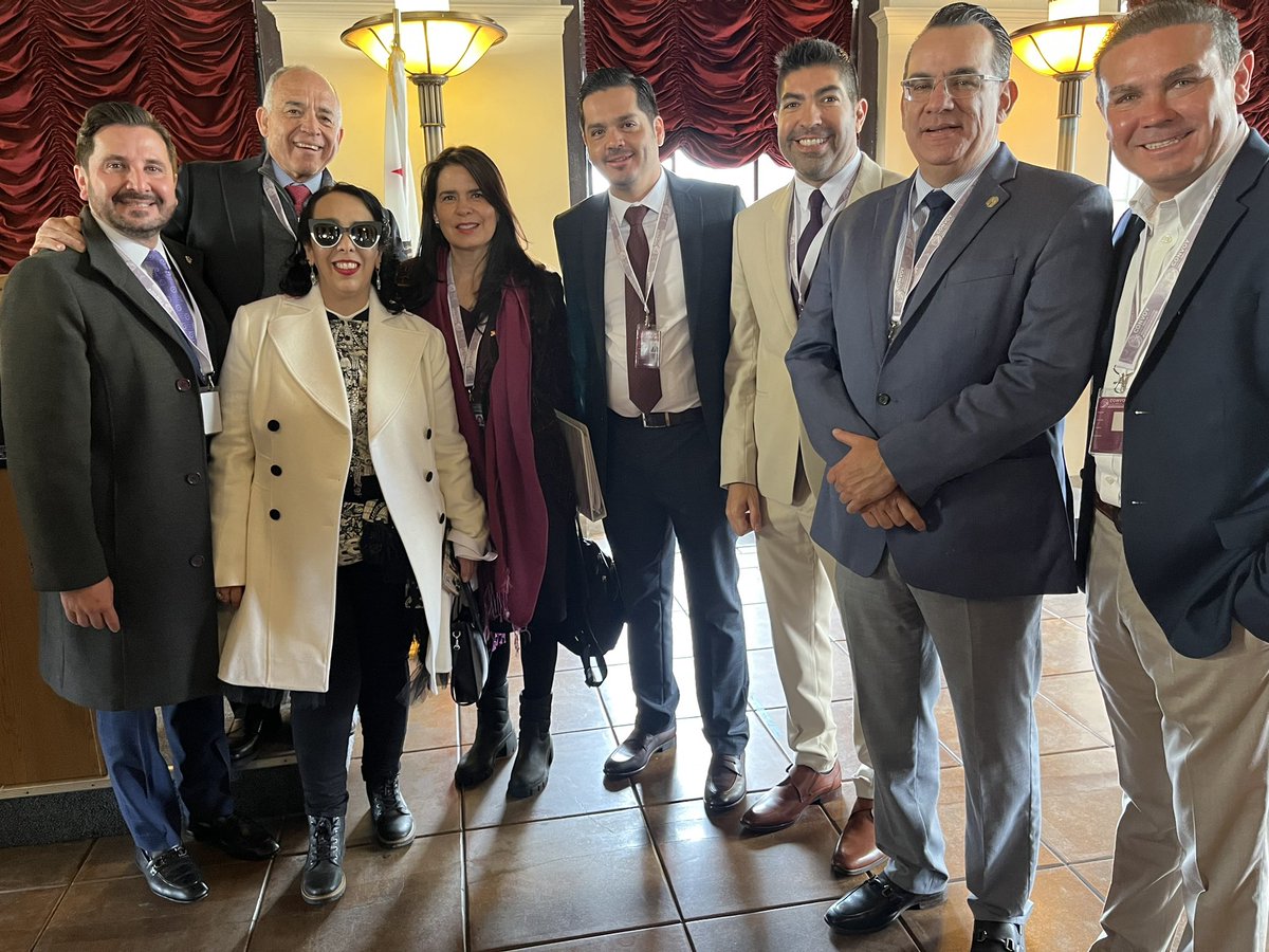 Agradecemos al Canciller <a href="/m_ebrard/">Marcelo Ebrard C.</a> habernos invitado al Convoy “Corredor #California” <a href="/SRE_mx/">Relaciones Exteriores</a> arrancando actividades con la Alcaldesa <a href="/KarenBassLA/">Karen Bass</a> #LosAngeles. Presente <a href="/SecEconomiabc/">Secretaría de Economía e Innovación</a> <a href="/TRUKH/">Kurt Honold Morales</a> con Alcaldes <a href="/ArmandoAyalaRob/">Armando Ayala Robles</a> <a href="/AraceliBrownF/">Araceli Brown</a> y Amiga Cónsul General Emb. <a href="/XBorderAmb/">Ambassador Marcela Celorio</a>.