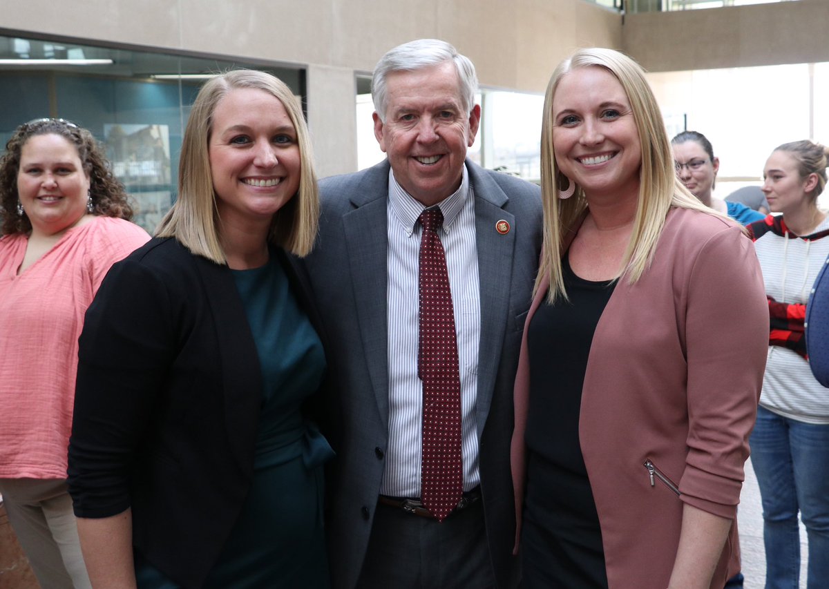 HealthyLivingMo's tweet photo. 🎉 Today, we celebrated what it means to be in public service. The heart of public service is defined not only by the compassion and commitment we share for our fellow Missourians, but also by our dedication to improving and innovating the services we provide. https://t.co/p8dexcyFiN