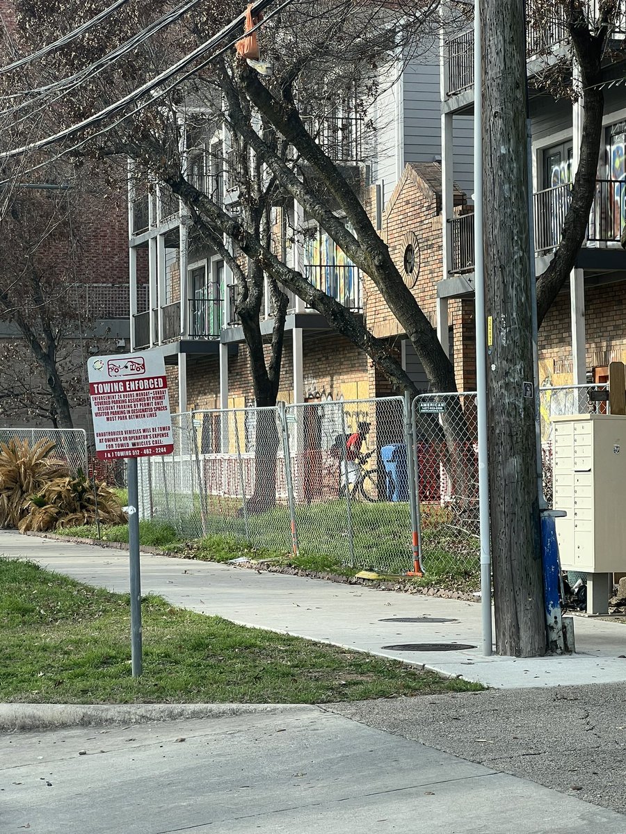 safehorns's tweet photo. 2710 Nueces St. #WestCampus @UTAustin BE A GOOD NEIGHBOR!Wellington Development Co., Rocky Stevens has been asked for weeks to secure this property. @austintexasgov STANDARDIZE & ENFORCE securing vacant properties.#USCPTED #HOSTteam @Austin_Police #District9 #AustinTx @GovAbbott @JCHartzell