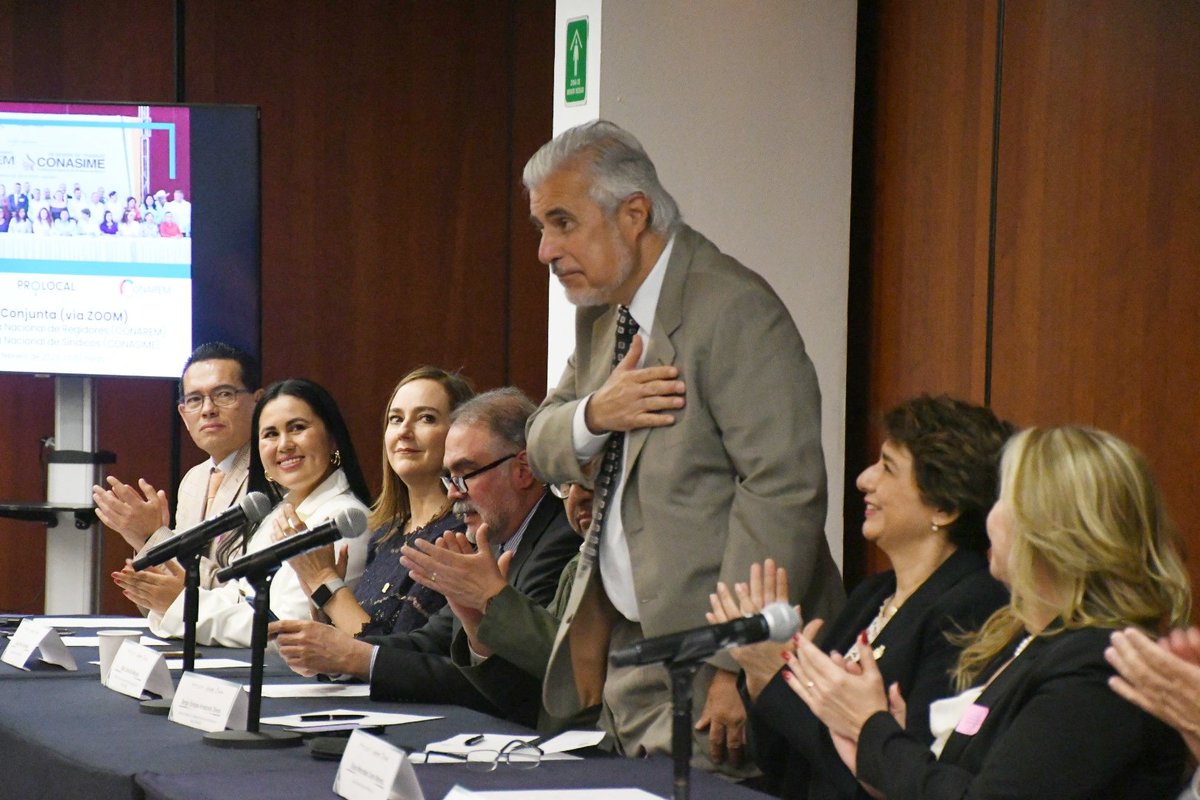 botconarem's tweet photo. RT @AALMAC_Mx: Integrantes de cabildos agrupados en la @conasyr participaron hoy en la toma de protesta de la nueva mesa directiva de la @CoNaReM_ y de la @Conasime, acto en el que se tuvo como invitado de honor al senador @NarroJose. 

#SomosAALMAC 
#Mu… https://t.co/r3g3uFQsQ5