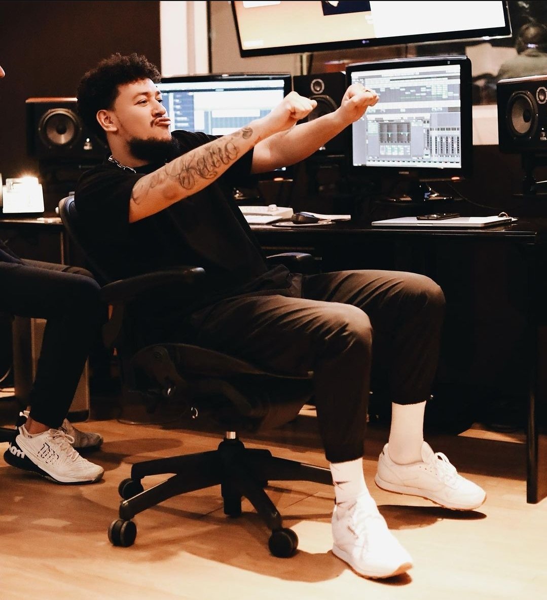 madibamusandi's tweet photo. Only the best to ever do it. Thank you for the music @akaworldwide Super Mega. ❤️🙏🕊 #RIPKiernan #RIPakaworldwide #AKAFuneral #akamemorialservice #akamemorial #KiernanForbes https://t.co/lCR51B1JWz
