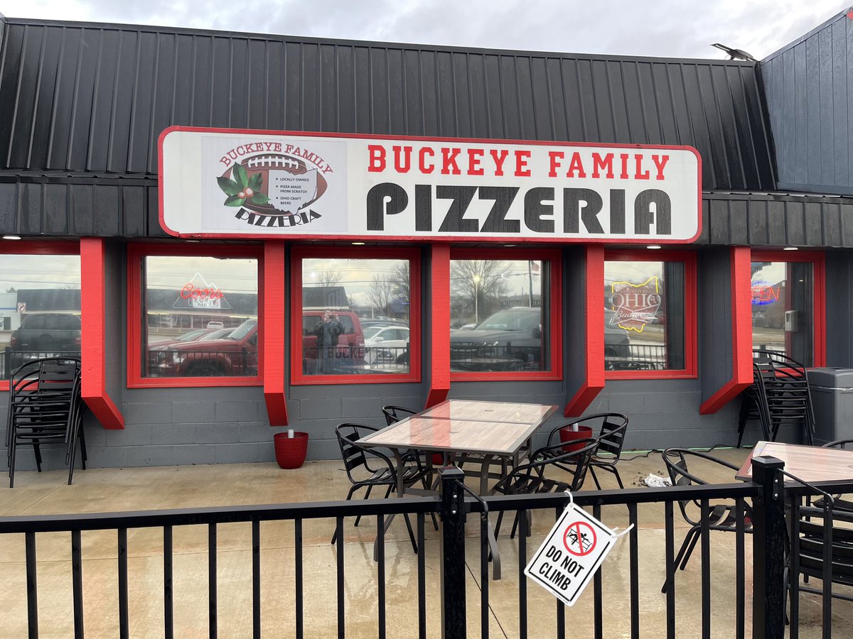 MHSLadyMonarchs's tweet photo. Shout out to @Fundraising_U / Brent Maxwell and Buckeye Family Pizzeria for providing our girls with a team meal this evening as we get ready for our Regional Semifinal game tomorrow. Thank you!!  
#Family https://t.co/NgtbXAqYeP
