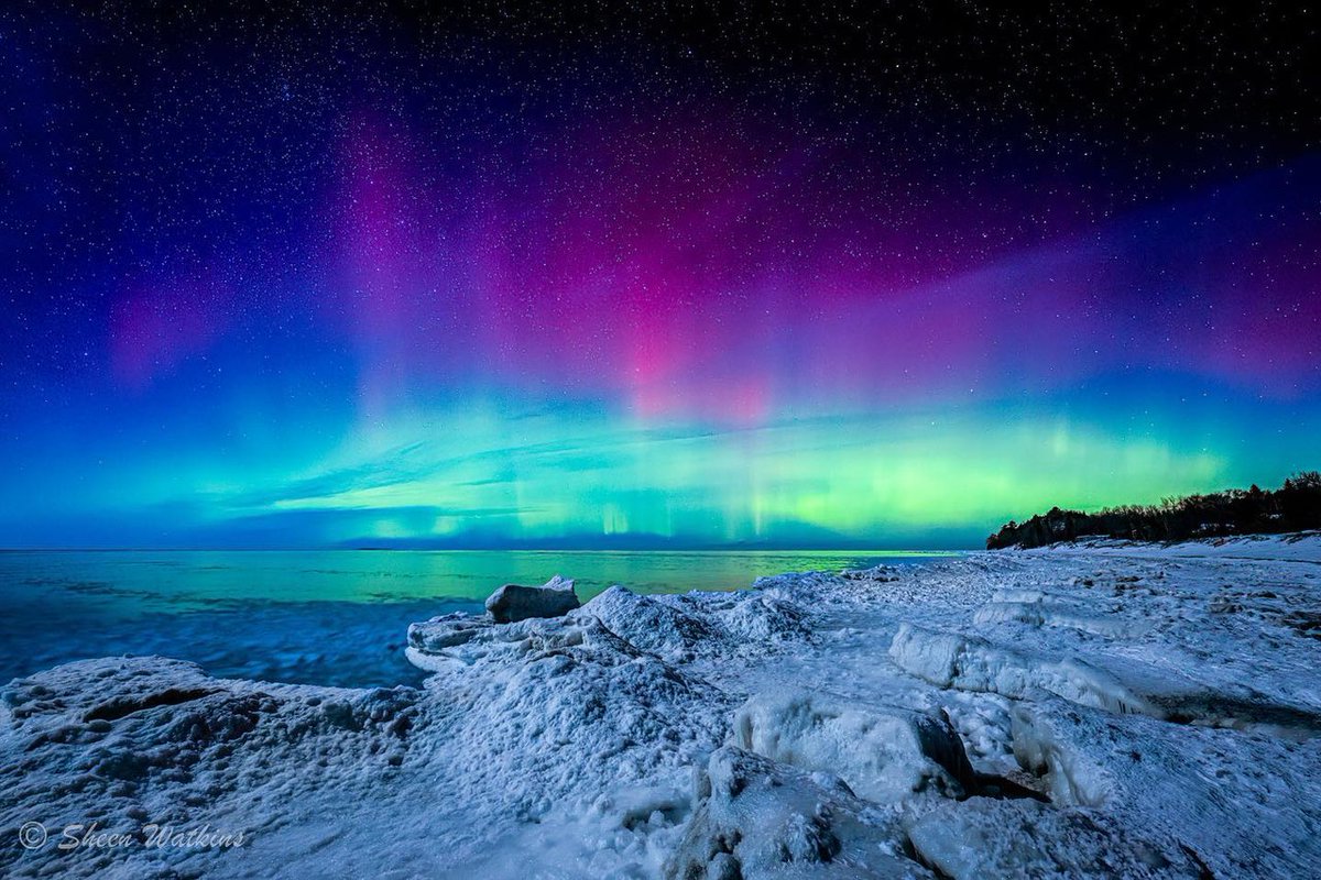 PureMichigan's tweet photo. The Northern Lights put on an unforgettable show this past weekend. 

📸: Instagram Fan chase_gagnon
📸: Instagram Fan swnaturephoto
📸: Instagram Fan mackenzierowanphoto
📸: Instagram Fan jeffbaursphotography

 #PureMichigan #DarkSkies https://t.co/1A0O3eBmGQ