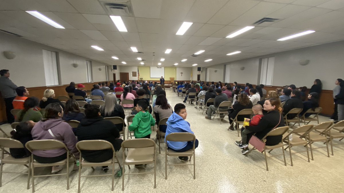 #Unidos <a href="/irvingpd/">Irving Police Dept.</a> is having its first Unidos meeting. GREAT turnout! Chief Miller says he supports his Hispanic community.