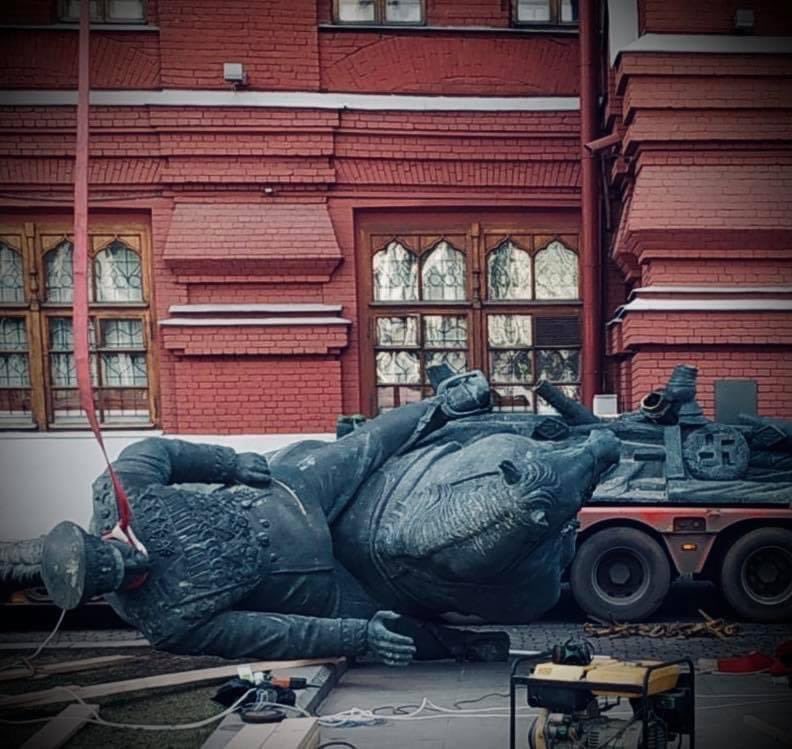 орост жукавын хөшөөг буулгаж болно Монголд болохгүй. Орост байгаль нуурын эх дээр 10гаран УЦС барьж болно Монголд 1-г ч барьж болохгүй. Эрхүүд ДЦС-10 хүртэл барьж болно Монголд ДЦС-5 барьж болохгүй. орос хятадтай нарийн царигаар холбогдож болно Монгол болохгүй. Лалрын хөрш шүү