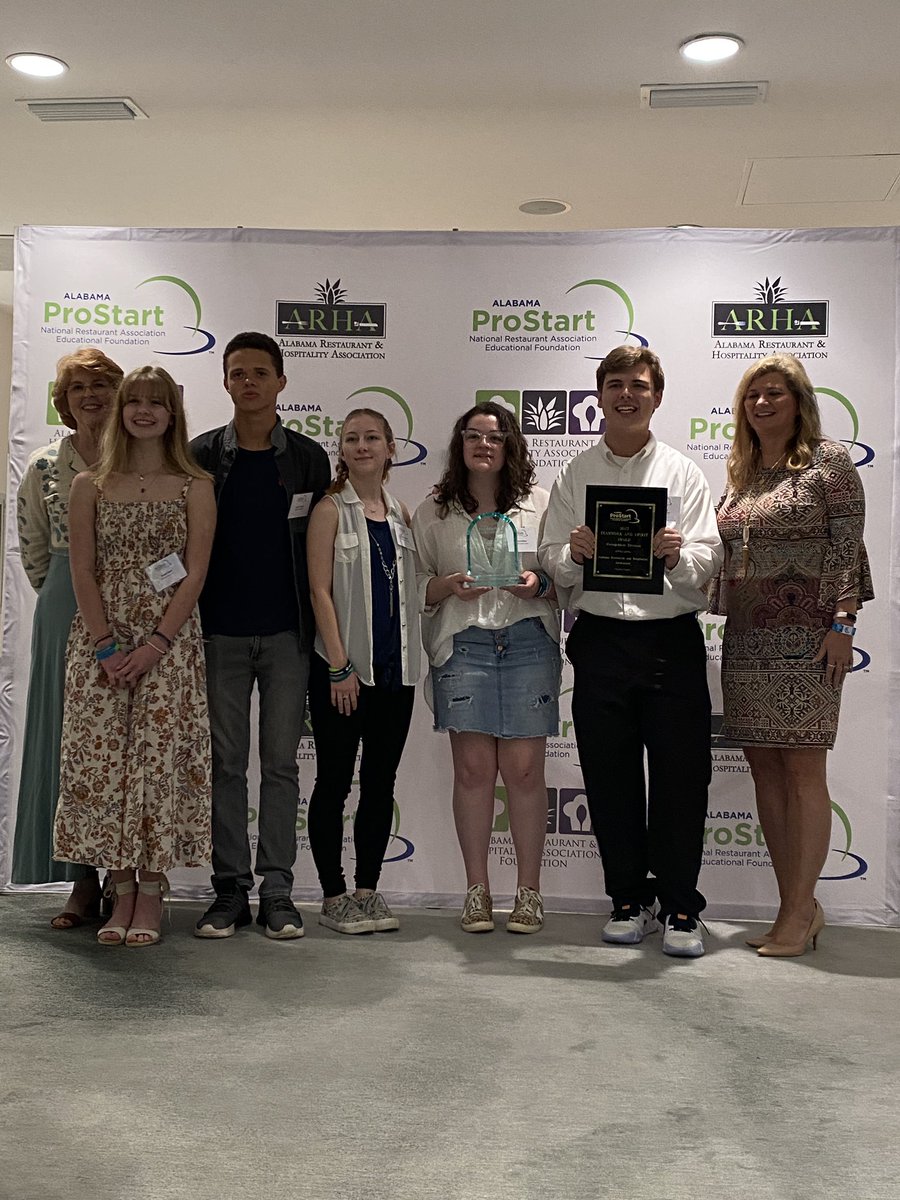 TechCoachSCCS's tweet image. Way to go SCCS management team! They won 2nd place and the Teamwork and Spirit Award!!!! @sccboe #alabamaprostart