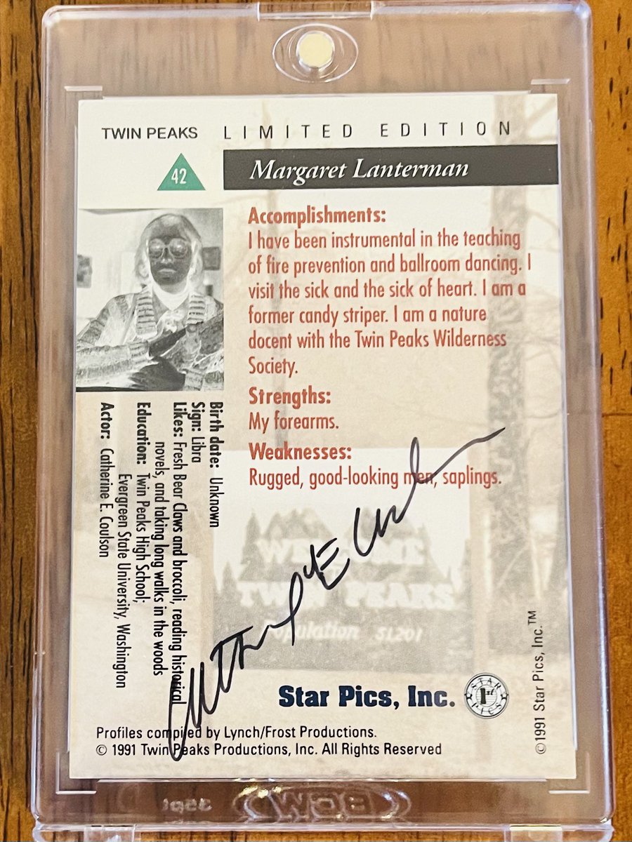 ja5230's tweet photo. 🪵🦉Twin Peaks Giveaway 30🦉🪵 All, it’s a 30th giveaway special! I’m going to random off this Catherine Coulson signed 1991 Star Pics trading card I got from Twin Peaks Archive. I will random it off on March 14th @ 10pm. Please RT and Follow to enter! #TwinPeaks #TheLogLady https://t.co/aVPhO5COMG