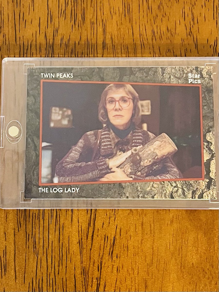 ja5230's tweet photo. 🪵🦉Twin Peaks Giveaway 30🦉🪵 All, it’s a 30th giveaway special! I’m going to random off this Catherine Coulson signed 1991 Star Pics trading card I got from Twin Peaks Archive. I will random it off on March 14th @ 10pm. Please RT and Follow to enter! #TwinPeaks #TheLogLady https://t.co/aVPhO5COMG