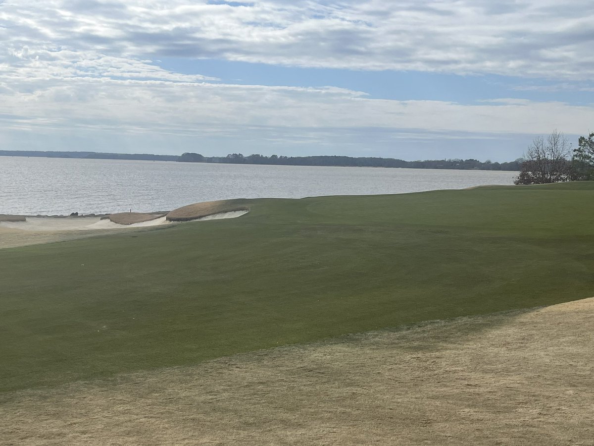 bgrahamgolf's tweet image. These two photos are roughly 6 years apart. @SyngentaTurf Velista for 5 years and Posterity Forte this past fall have virtually eliminated one of our biggest challenges, Spring Dead Spot. 2 apps in fall with a wetting agent. Worth every penny. @MattDrayTOA