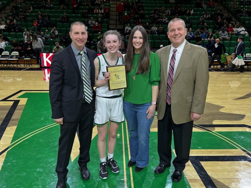 vbladypointers's tweet photo. This past Friday, @KrishaMyers and Kevin Clifton Real Estate Inc. were recognized as our Pointer Premier Game Sponsor of the Night! 

Thank you for being so supportive of both our basketball programs! https://t.co/hPa2QKhqHn