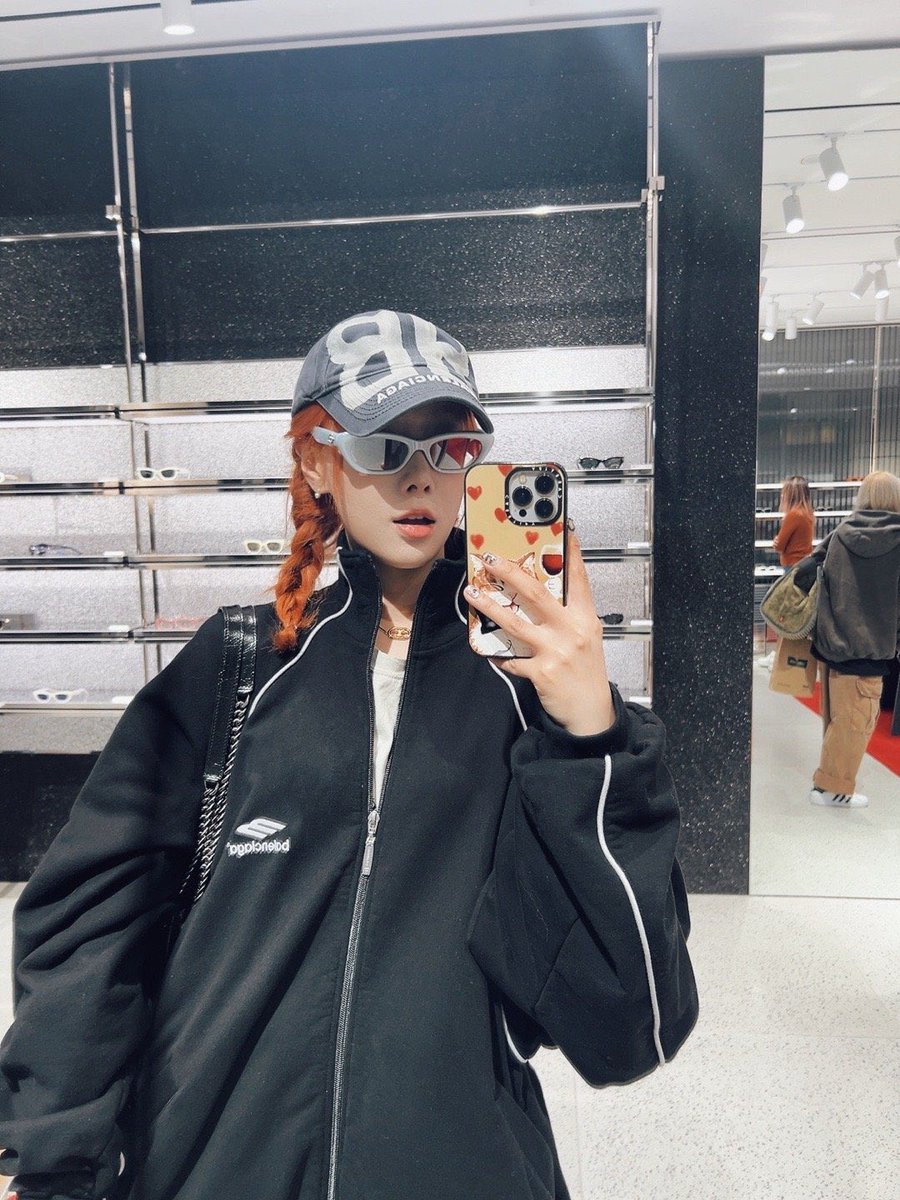 7_DREAMERS's tweet photo. 230227 #Handong 0.0_handong Instagram/Weibo Update (2/3)

✈️ It's started

Another start of a world tour journey🌪️

🔗 https://t.co/xvXVJb04cg
🔗 https://t.co/IC7N9MPMdj

#한동 #韩东
#드림캐쳐 #Dreamcatcher https://t.co/bdfu6mf1WW