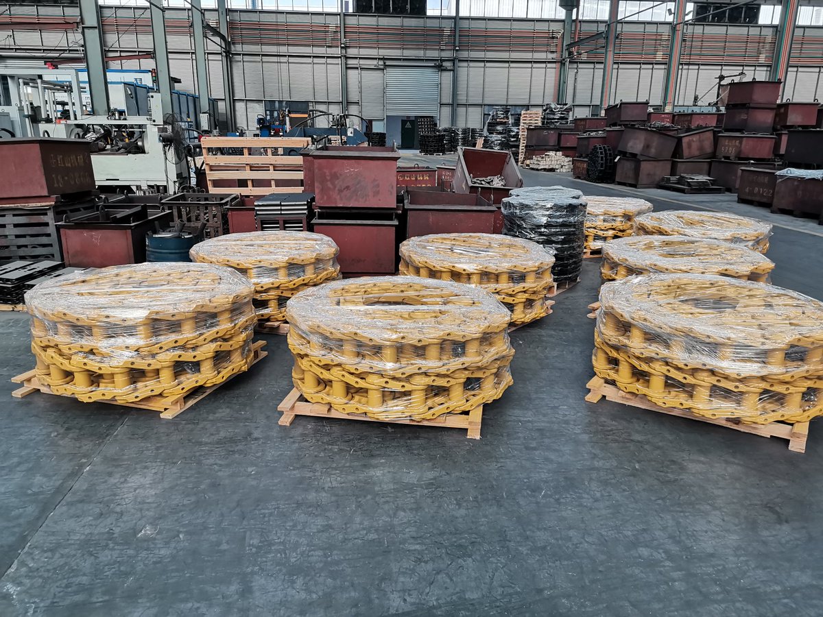 ShirleyFu19's tweet photo. Quality Lubricated D6C D6D D60 D65 D6R D6H Chains with 4000 hours or 2 years warranty time. Please contact with me for pricing or more information. WA: +8613215072933 https://t.co/gwNQZmhLh0