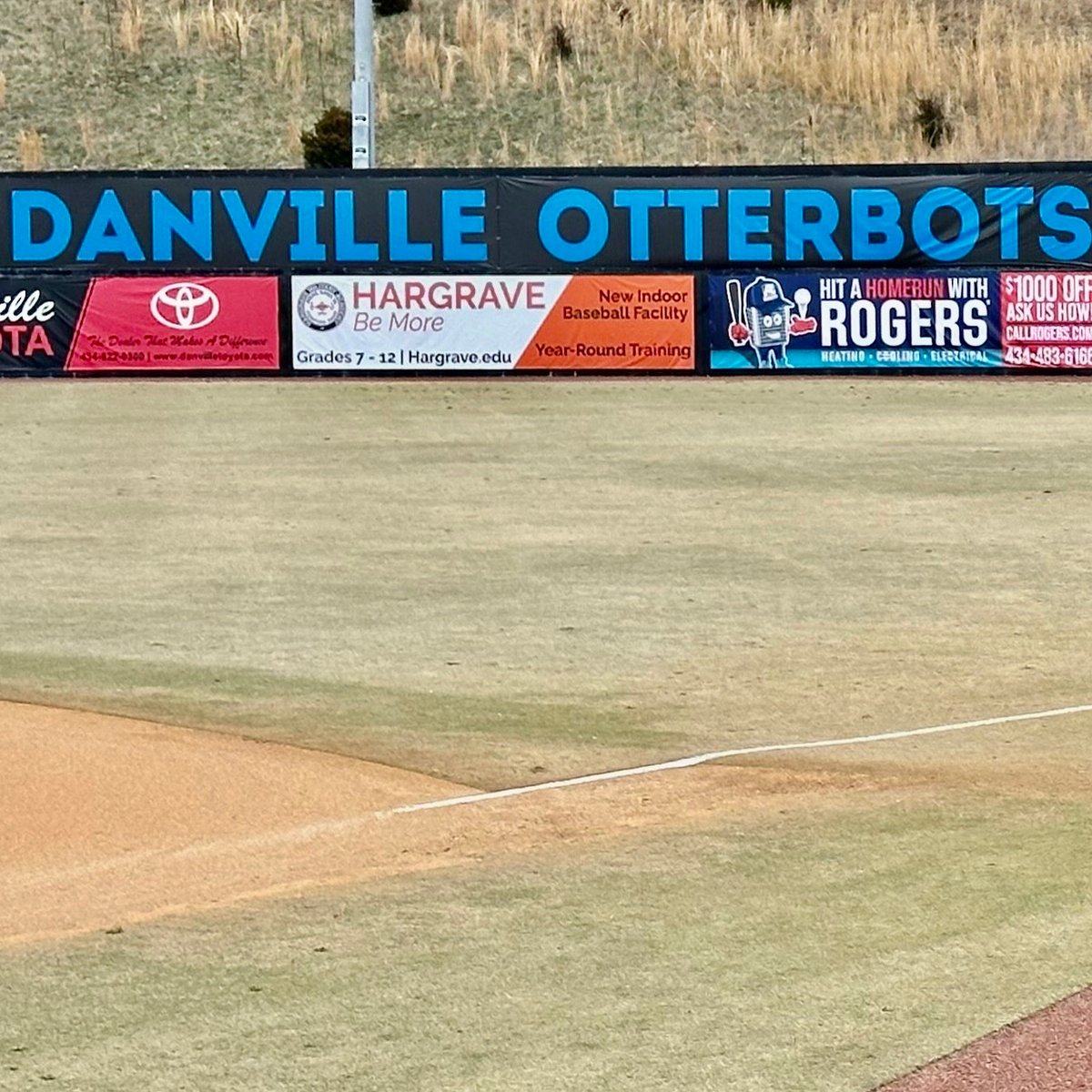 HargraveTigers's tweet photo. Hargrave is proud to partner with the Danville Otterbots for their 2023 season! Stay tuned for more details about our partnership and exciting news related to our on-campus indoor training facility!
#bemoreinvolved https://t.co/62VuDIHfF4