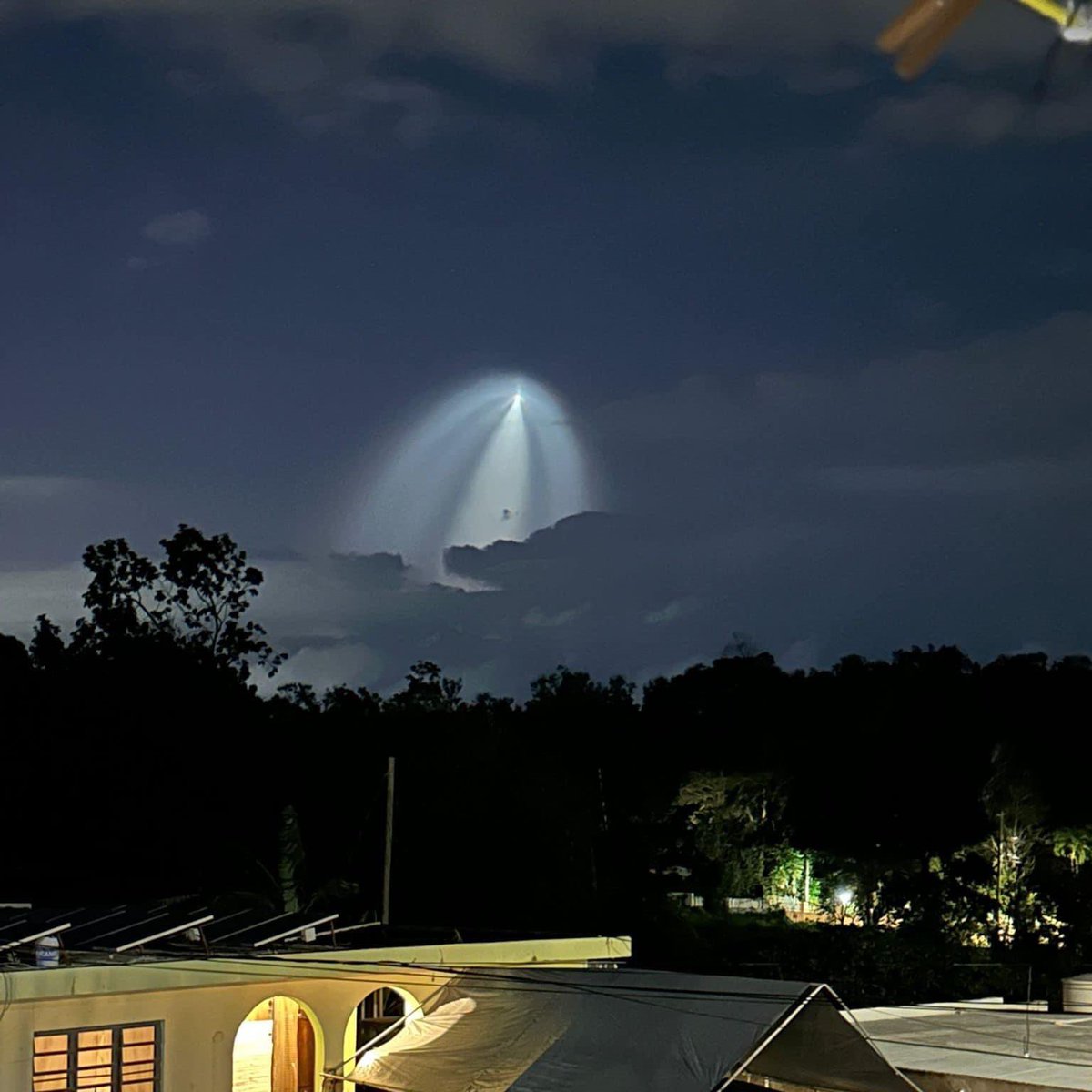 maxi_caal1's tweet photo. @elonmusk is this your doing? Seen in #Belize 🇧🇿 https://t.co/6hPsoC7tbJ
