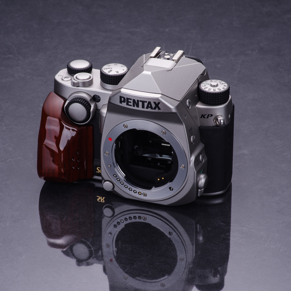 PENTAX　ペンタックス　KP　ボディ &amp; カスタムウッドグリップ J limited KP カスタムウッドグリップ発売開始』 ペンタックス PENTAX