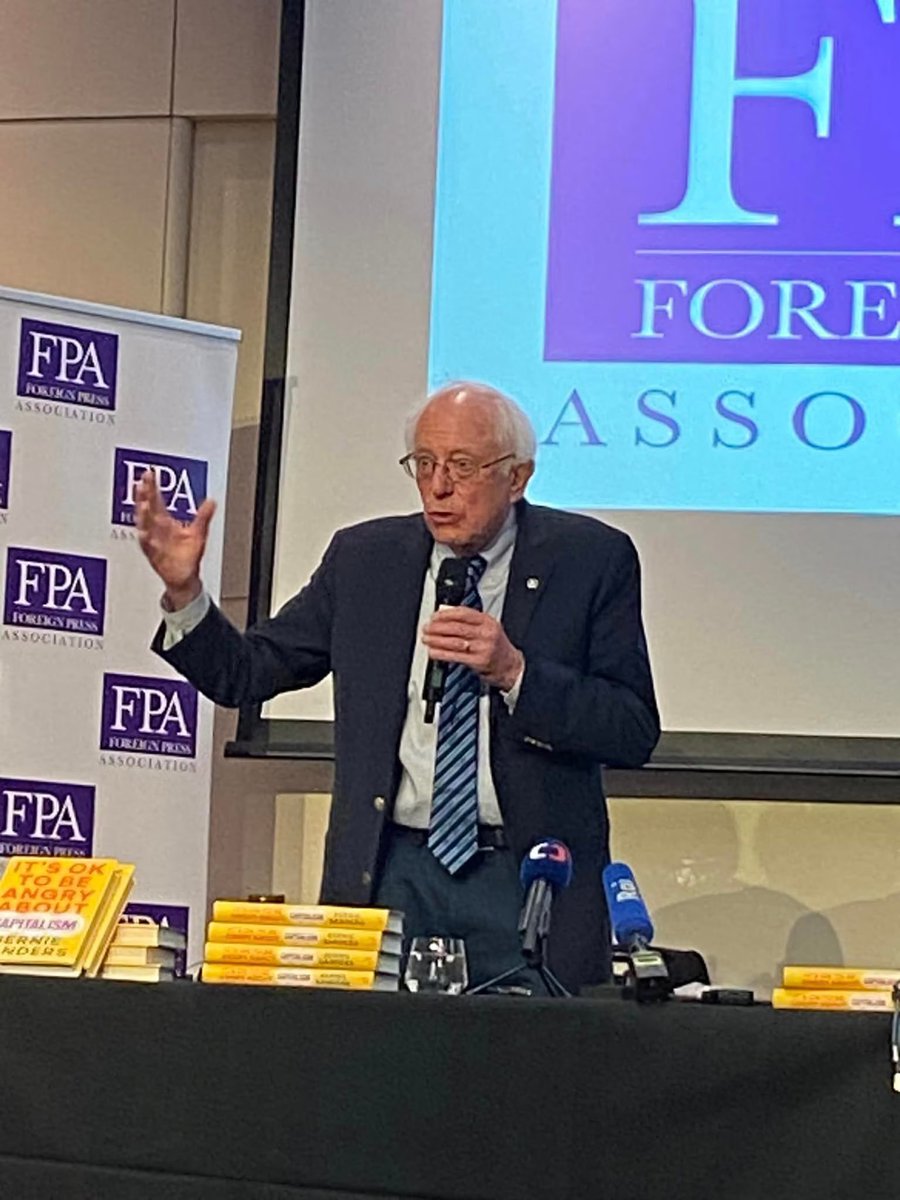 OurRev305's tweet photo. Bernie “let’s get on with this already Sanders! 😂
#BernieSanders #ReadTheBern #FPA #FeelTheBern https://t.co/x9J8diu0wv