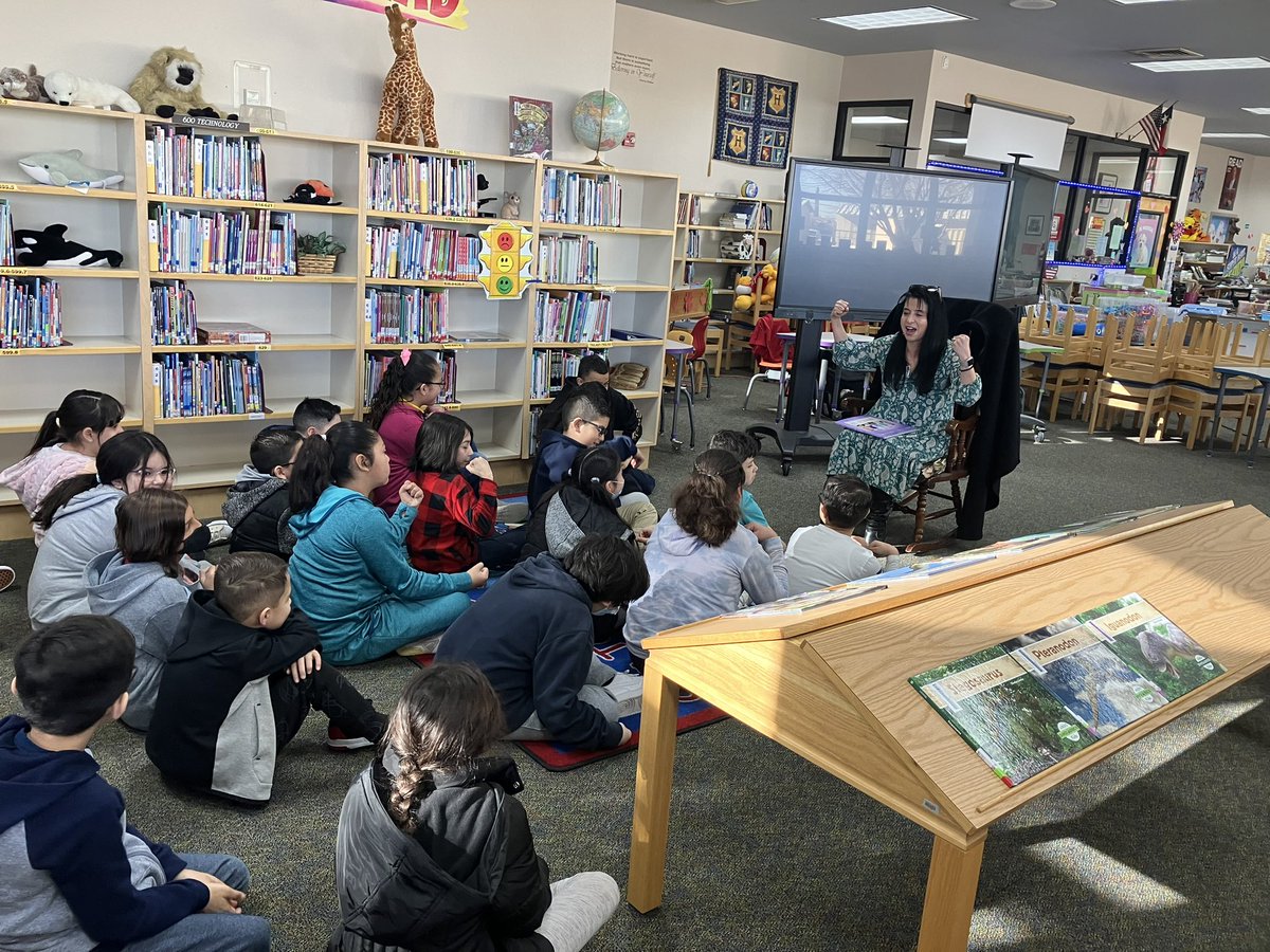 Thank you, @catherinedoc12 , for coming to read to our students for RAA Week! #ReadOn #ReadAcrossAmericaWeek #yisdreads @EdgemereSchool @YISDLibServices @Gmaria1G @BrendaChR1 @_IreneAhumada @TDS_Library @EKIS_LIBRARY @rveslibrary