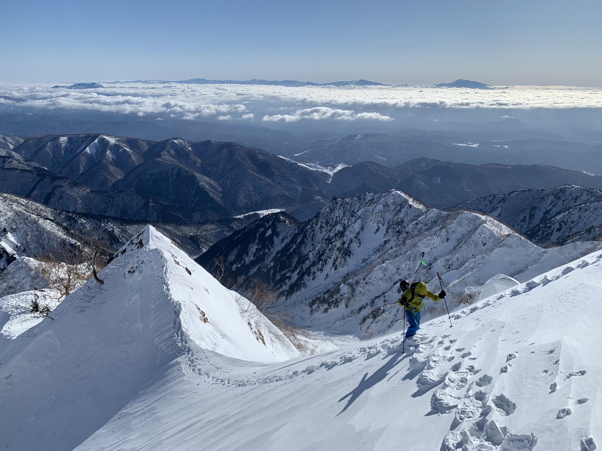 FPBassetti's tweet photo. Yesterday’s supremely satisfying ski descent of Kashimayari - 鹿島槍ヶ岳 (aka Big Boss). A wind ravaged ridge line with bus-sized cornices, spooky wind slab on our preferred ski line and tight gullies leading to the valley below made for an intimidating day in the mountains. ☑️ https://t.co/GPteMiqelY