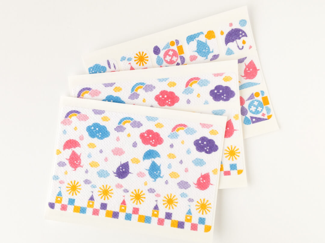 merrycareshop's tweet photo. 【発売】#メリーケアテープ　あめのひ×Satomi Journal
大人気のコラボデザイン「あめのひ」再販・新サイズ発売しました🎵

憂鬱になりがちな雨の日も楽しい気分に！
カラフルで絵本のようなイラストは、今回もSatomi Journal @satomi_journal  さとみさんにデザインしていただきました❤ https://t.co/XRWiUafmRq