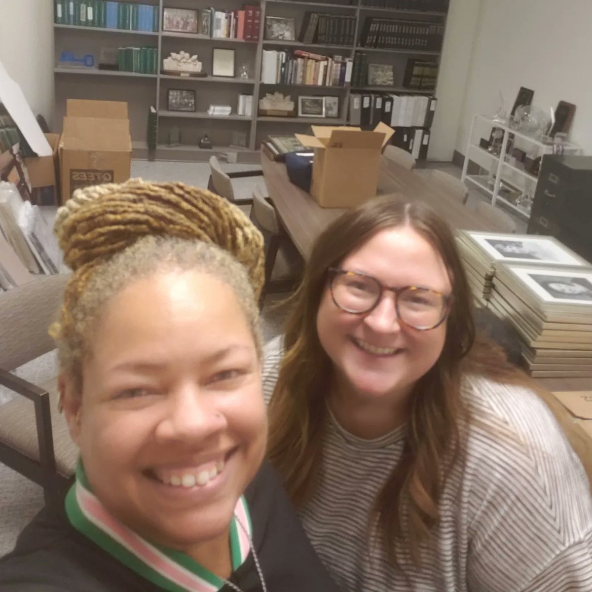 vcoman's tweet photo. Kudos to the Junior League of Birmingham's Archives Committee on getting the building's historic records organized and refiled.
Here is somewhat of a before and after of the JLB Library. It was an honor to help. #MyJLB #TheLeague #EngageInspireLead https://t.co/TsKbURV7Uz