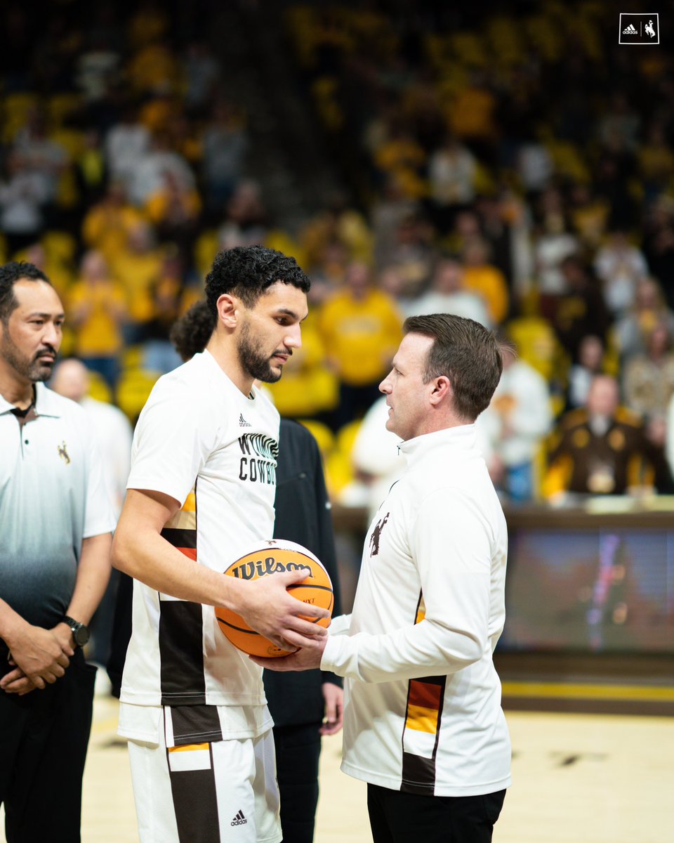 wyo_mbb's tweet photo. For everything. 

For everything you have done for this program. For the memories. For the legacy. 

Thank you @therealhunter24 
Thank you @Tballen24Com https://t.co/XBMNp7jwZw