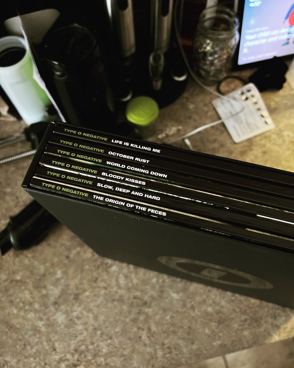 FatZack_27's tweet photo. My wife got me the most amazing birthday gift today. #NoneMoreNegative box set from @typeonegative. #TypeONegative #Vinyl https://t.co/gJHuczuL7B