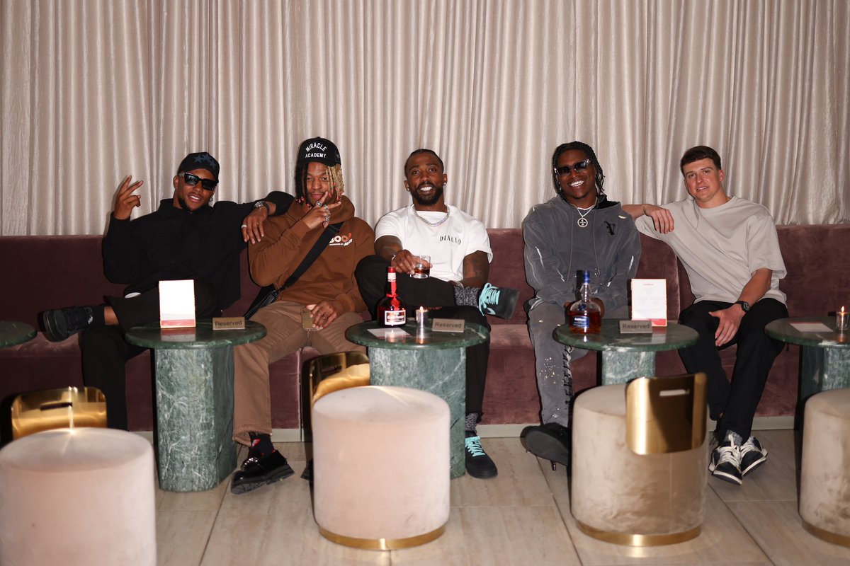 TyrodTaylor's tweet photo. A special night deserves a special toast! No better way to cap off such an awesome weekend celebrating the launch of #WelcomeToDIALLO then vibes with my friends @GrandMarnierUSA . #Ad 21+. 🪶 https://t.co/q0Mpb5UIsG