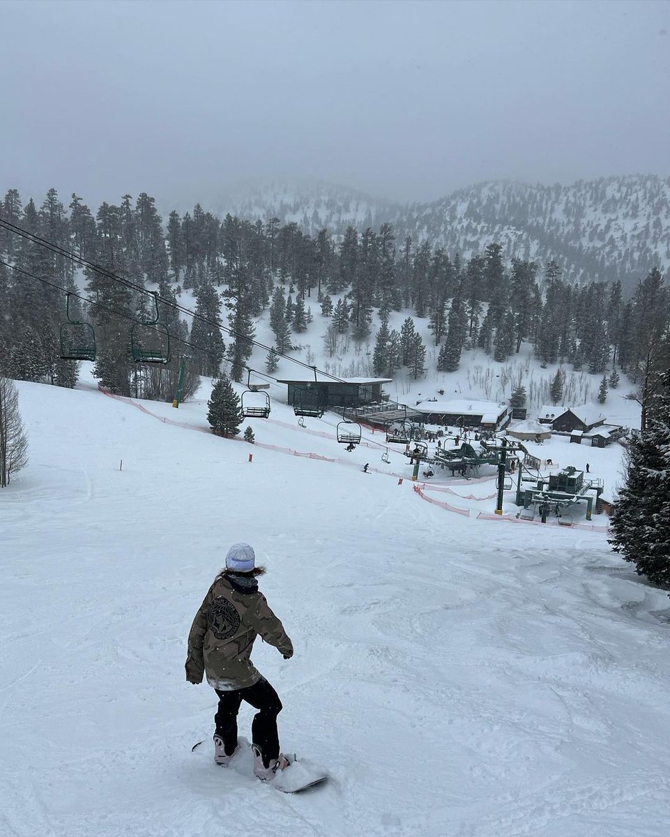 HaleLucki's tweet photo. I like skiing in the winters https://t.co/G9w3I27KGK