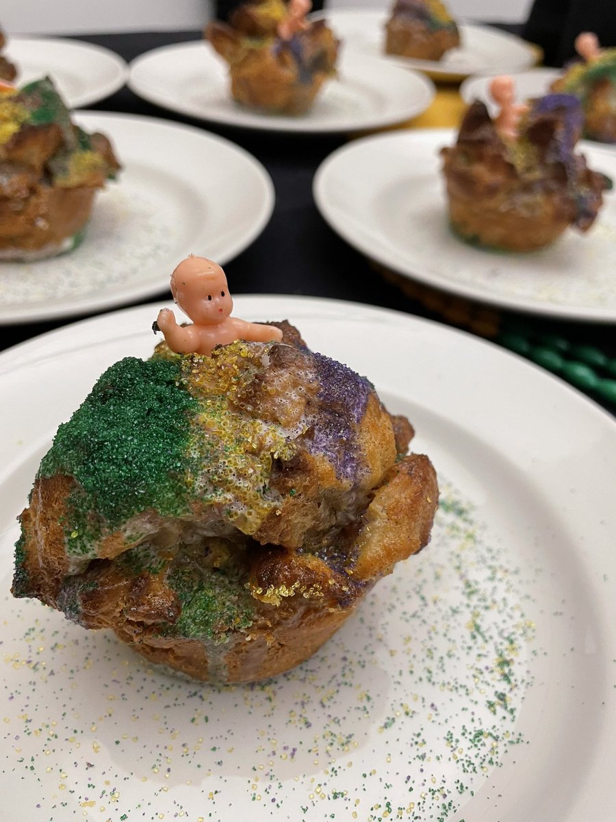 Chef_VNell's tweet photo. Dirty Rice Cajun Blackened Salmon, Cajun Chicken & Cajun Corn Maque Choux with Fat Tuesday Bread Pudding #chefvnell #cheflife #creolefusion #chefstable #chefworld #truecooks #ironchef #gottahaveitseasonings https://t.co/xT0EJb8jLg
